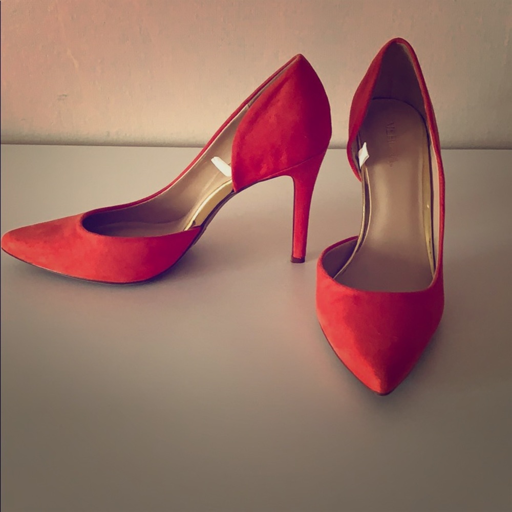 Orange pumps with gold accent!